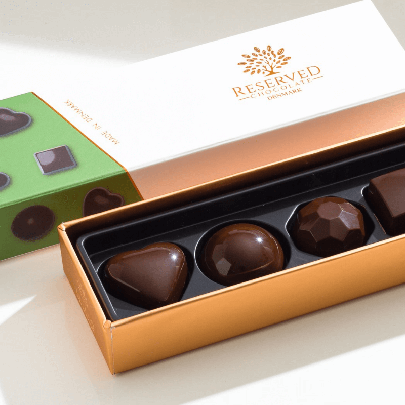 Fyldte chokolader med mørk chokolade - gaveæske med 6 stk.